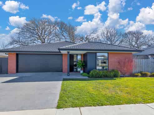 63 Quinn Crescent, Woodend