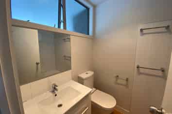 20/4 Lake Avenue, Frankton