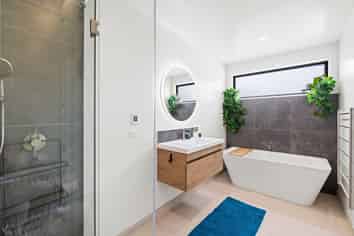 2/10 Bishop Street, Saint Albans