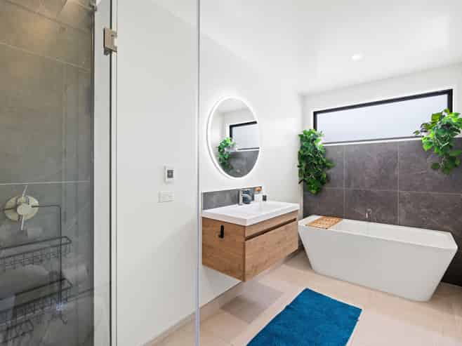 2/10 Bishop Street, Saint Albans