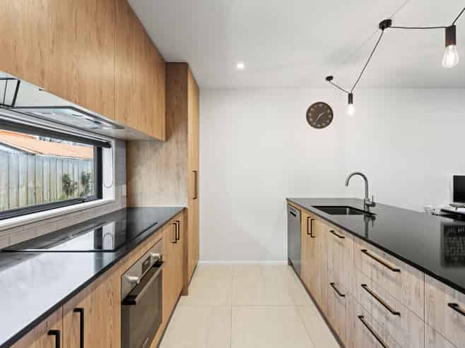 2/10 Bishop Street, Saint Albans