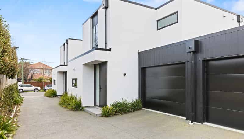 2/10 Bishop Street, Saint Albans