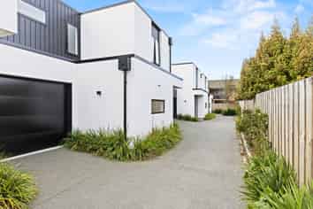 2/10 Bishop Street, Saint Albans
