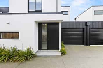 2/10 Bishop Street, Saint Albans