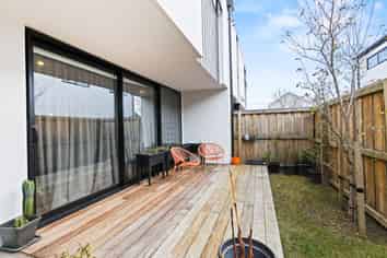 2/10 Bishop Street, Saint Albans