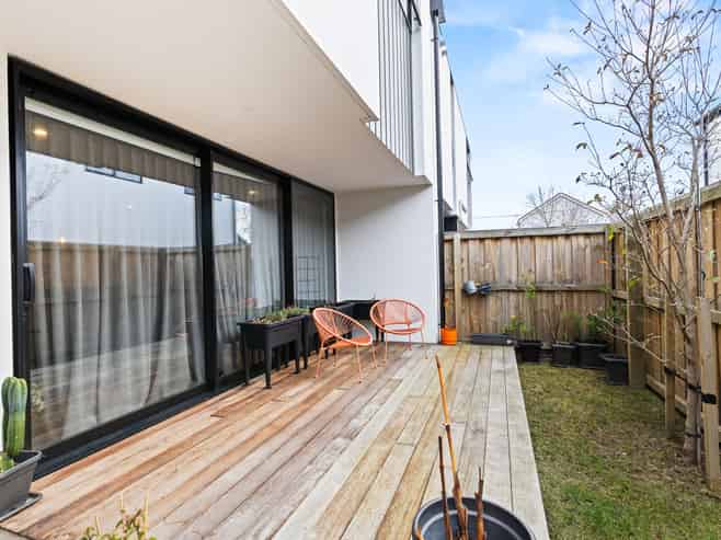 2/10 Bishop Street, Saint Albans