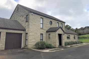 73 Gracechurch Drive, Flat Bush