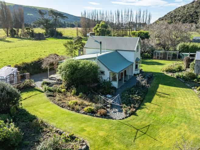 1287 Okains Bay Road, Okains Bay