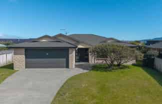 9 Takahe Drive, PARAPARAUMU BEACH