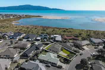 9 Takahe Drive, PARAPARAUMU BEACH