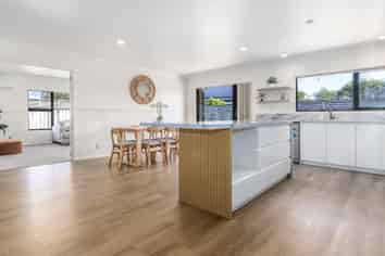 9 Takahe Drive, PARAPARAUMU BEACH
