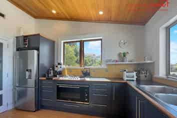 97 Norwood Road, Bayswater