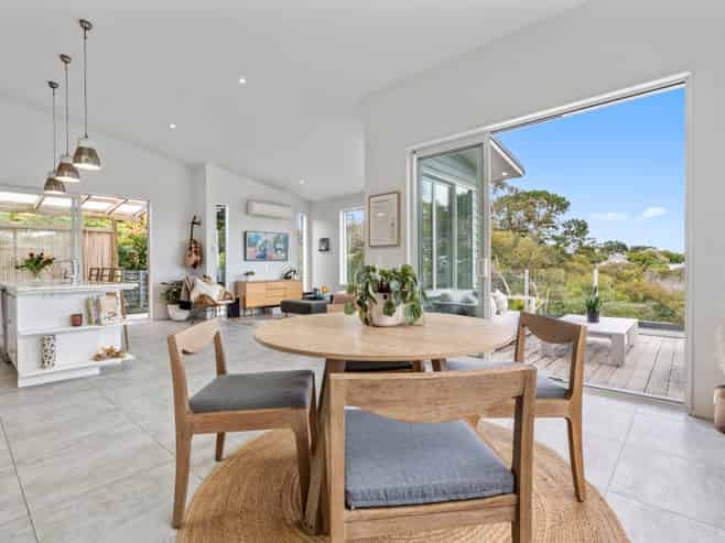 16 George Street, Surfdale