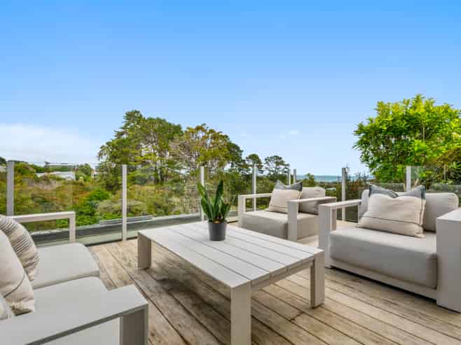 16 George Street, Surfdale