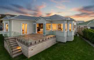 6 Sunhaven Drive, Newlands