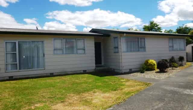 36 Abraham Crescent, Milson