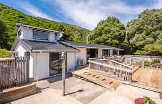 222 Main Road South, Raumati South