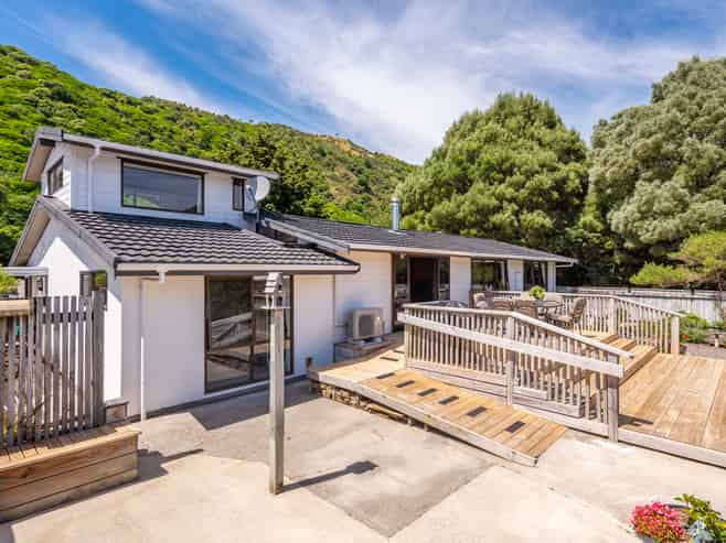 222 Main Road South, Raumati South