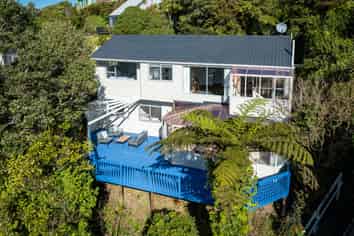 11 Selkirk Way, Karori