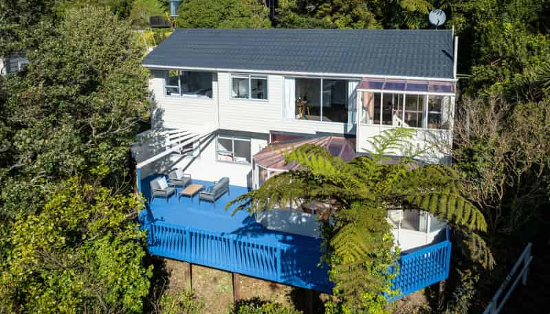 11 Selkirk Way, Karori