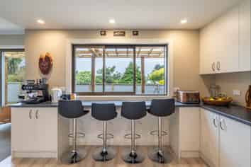 11 Bath Road, Riverton