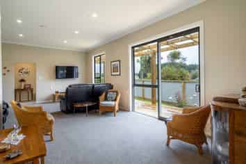 11 Bath Road, Riverton