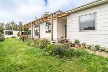 11 Bath Road, Riverton