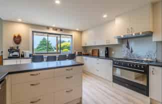 11 Bath Road, Riverton