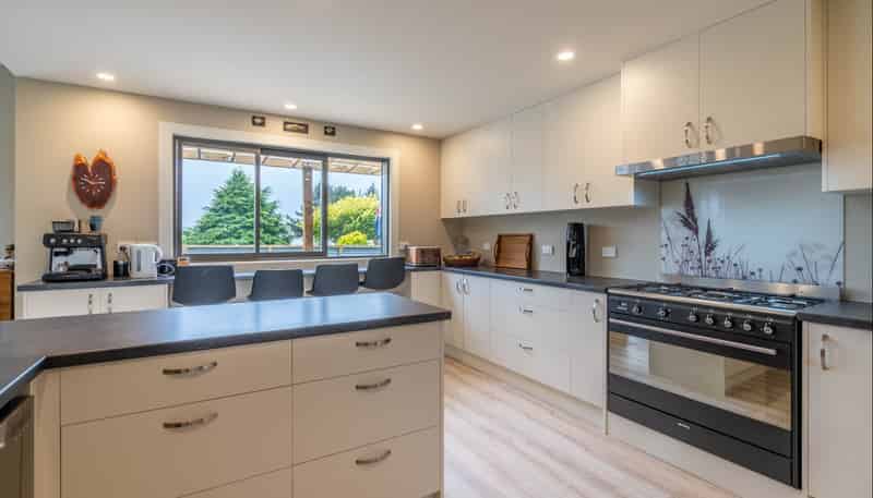 11 Bath Road, Riverton
