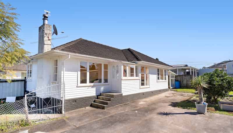 8 Devon Street, Te Atatu South