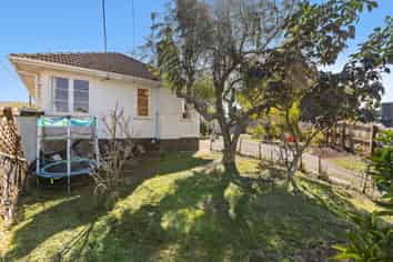 8 Devon Street, Te Atatu South