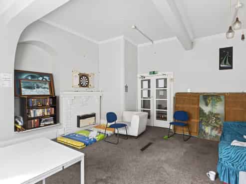 High-return 13 bedroom accommodation opportunity