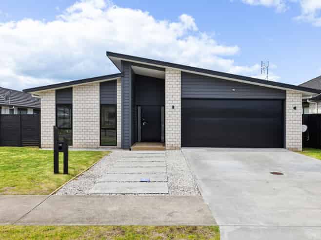 16 Maggie Place, Chartwell