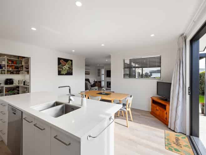 65 Trewern Avenue, Chartwell