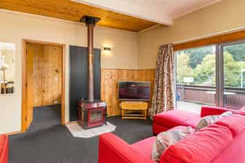 186 Kaikorai Valley Road, BRADFORD