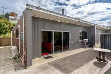 186 Kaikorai Valley Road, BRADFORD