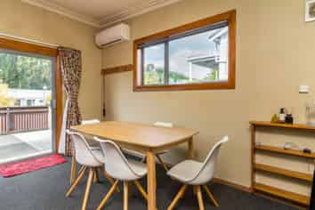 186 Kaikorai Valley Road, BRADFORD