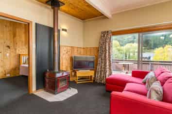 186 Kaikorai Valley Road, BRADFORD