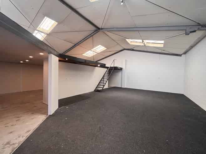 Recently refurbed 262sqm industrial warehouse