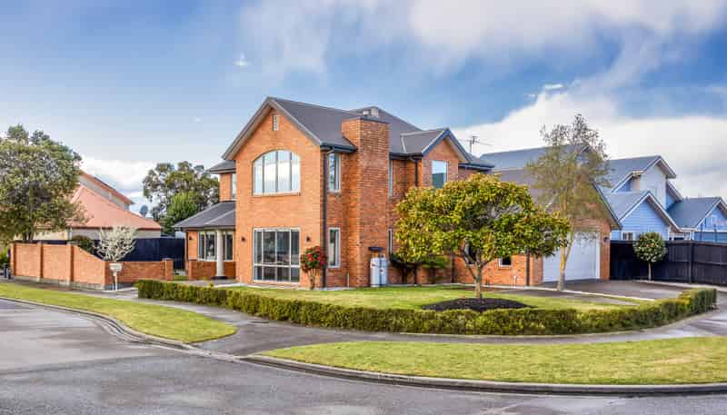 2 Wedmore Close, Burwood