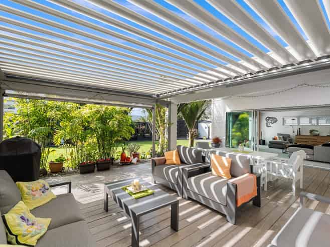 6 Fred Carr Place, One Tree Point