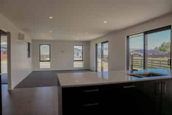 10 Hinau Crescent, Kaiata