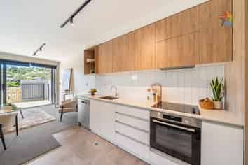 2/65 Tiketike Way, Brooklyn