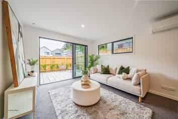 4/60 Akatarawa Road, Brown Owl