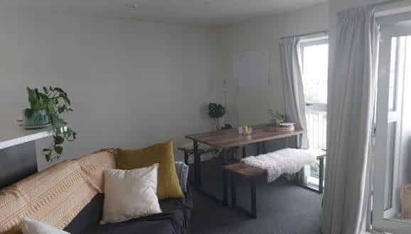 15/2 Western Springs Road, Kingsland