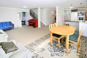 79 Baverstock Road, Flat Bush