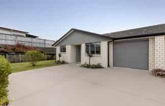 2/4 Greystone Place, Omokoroa