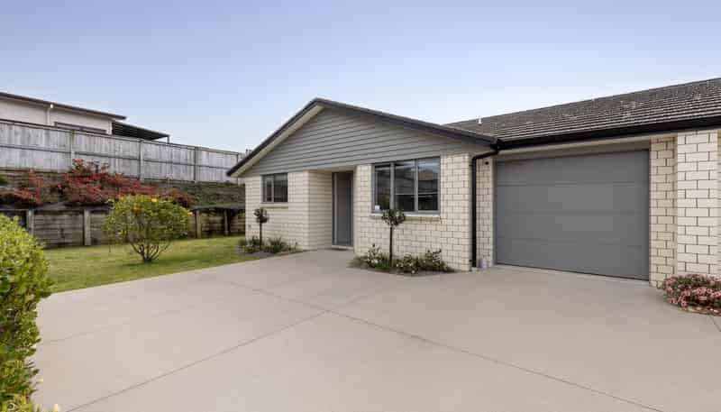 2/4 Greystone Place, Omokoroa