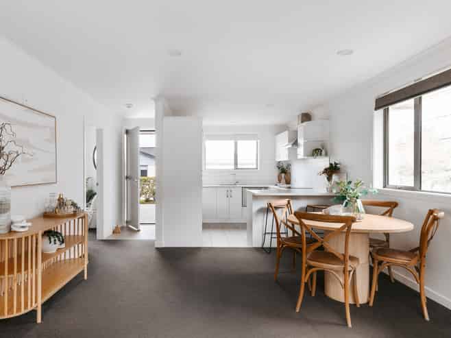 2/4 Greystone Place, Omokoroa
