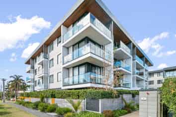 104/8B Lake Pupuke Drive, Takapuna